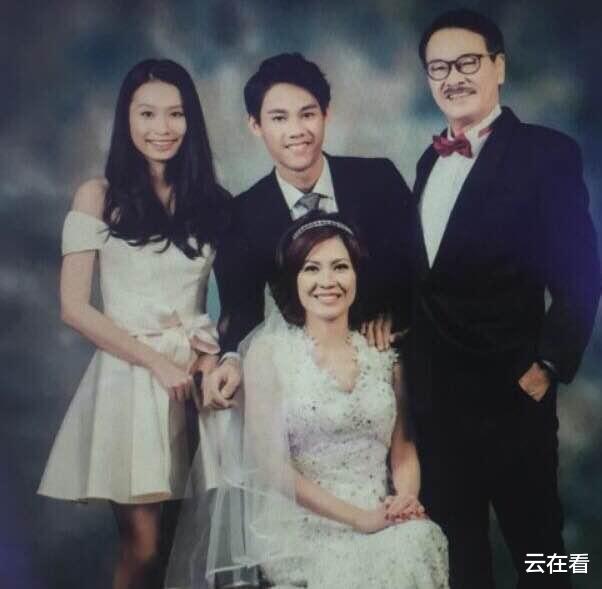 周星驰|香港影星吴孟达于昨天去世，星爷现身送别