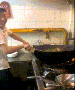 风云视角|搞笑GIF: 这家伙冻得，估计亲妈都不认识