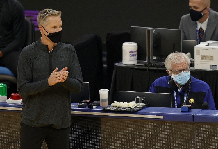 勇士队|重大事故！勇士比赛末节凭空多出20秒时间，库里赛后泄愤，科尔甩锅！