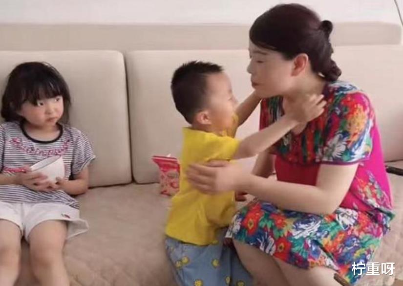 柠重呀 田静更新奇奇悦悦与小姨互动，疯狂玩闹幸福感爆棚，一家人超温馨