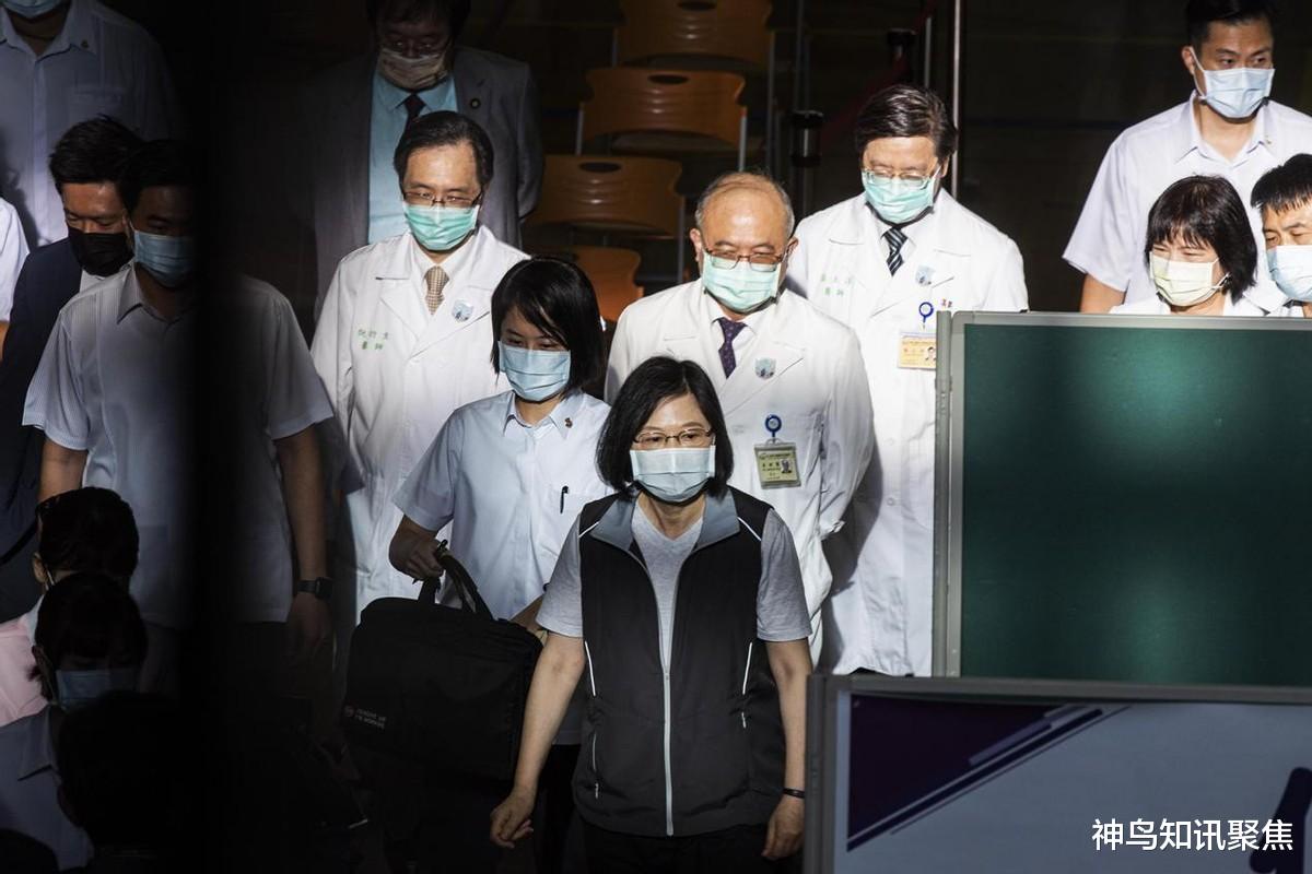 树懒 ?解放军军机高压巡航震惊岛内，蔡英文竟警告大陆：不要擦枪走火