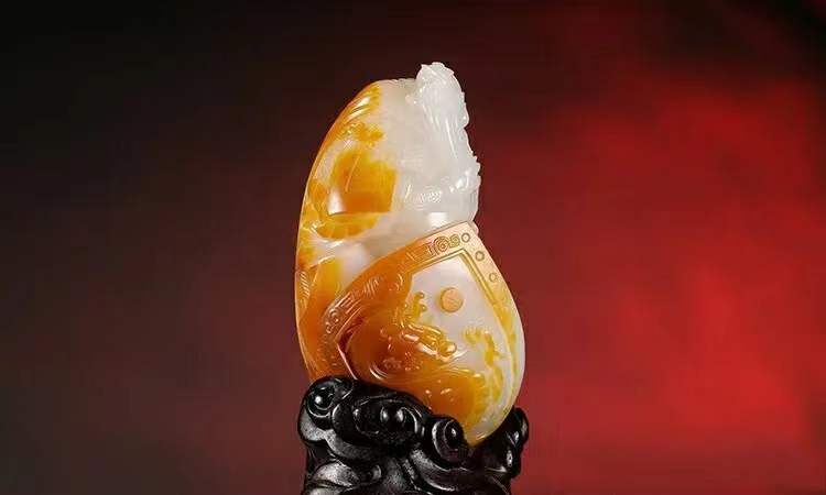 和田玉籽料|为什么和田玉籽料皮色不同价值也会相差巨大呢？原来这种皮色才是老玩家最爱！