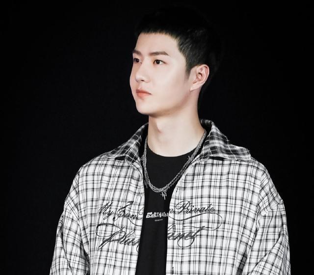 王一博|好惊喜！王一博敢想敢博，主动回应发型问题，真实不做作！