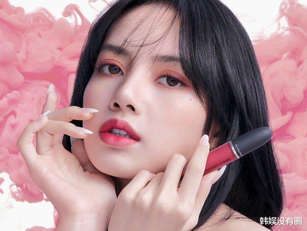 lisa|收到50亿广告费了？BLACKPINK Lisa美妆画报公开，这次露额头了