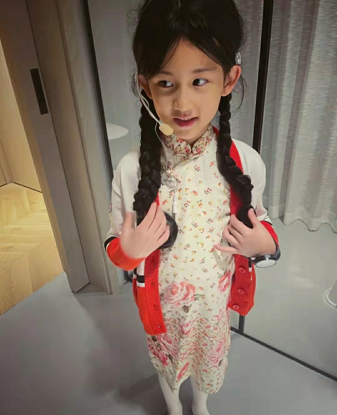 孙莉|孙莉晒小女儿和朋友的闺蜜照,妹妹人儿小小年纪,镜头感就很足