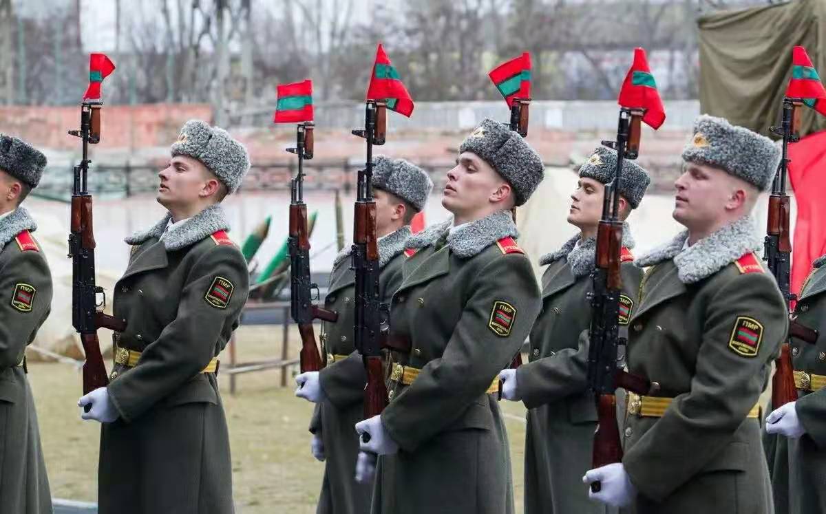 世界唯一現存蘇維埃國傢：國徽國旗仍為鐮刀錘頭，靠軍火生意為生-圖4
