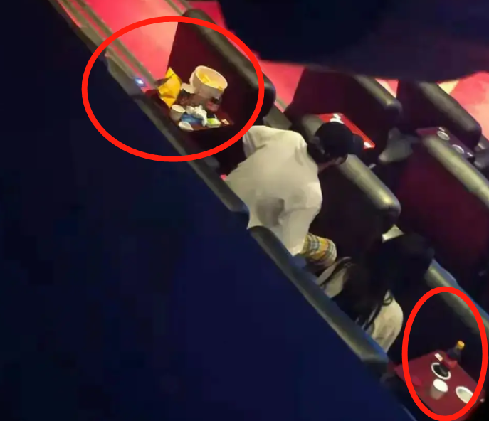 吴亦凡|吴亦凡被曝酒局选妃，甚至专挑未成年下手？