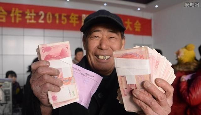 教教你家娃|养老金“新政策”出炉，有3类老人涨得多，还有一类人却不给涨？