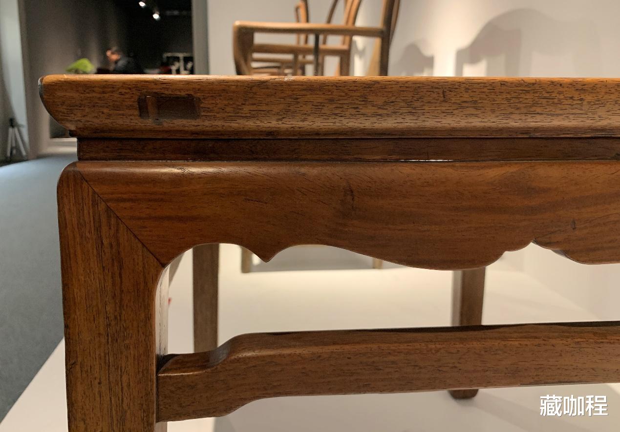 |壸门纹理行云流水,黄花梨方凳麦穗棕眼成群