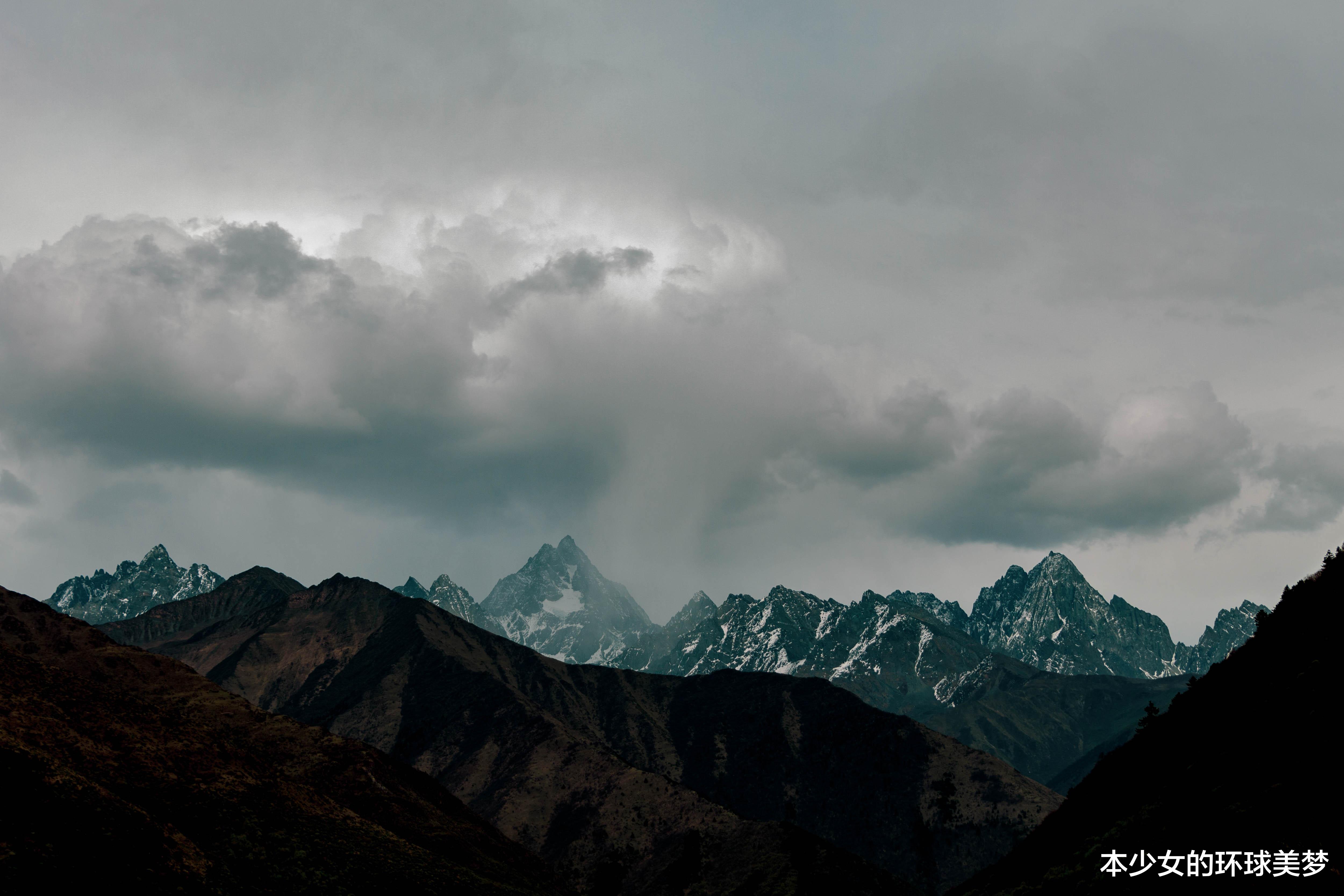 香格里拉 寻找香格里拉，海拔4600米徒步10公里，差点交待在稻城亚丁