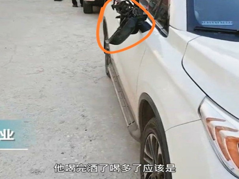 一小区内90多辆车被砸烂后视镜，肇事男子：都是邻居还得赔钱？