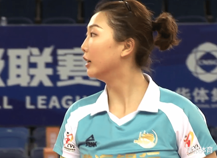 徐杰|女排2-0+2-1，夺冠热门会师决赛，万众瞩目国手PK，冠军悬念不大