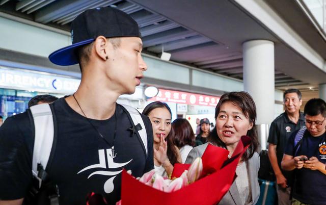 林书豪|林书豪注册完成！北京首钢队3小外援浮出水面，秦晓雯真不懂篮球