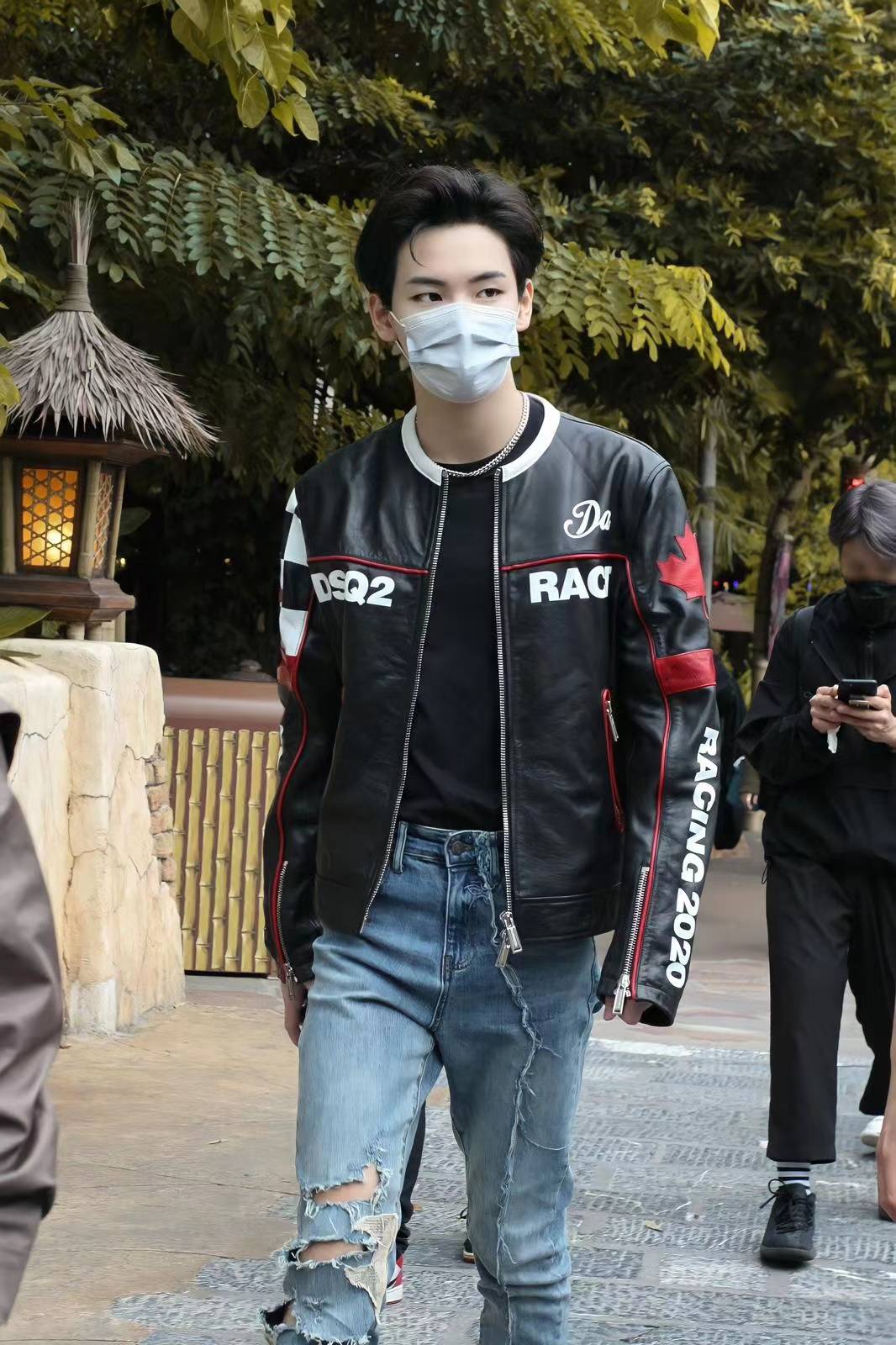 迪士尼|姚柏南搭档同门师姐陈静首次触电大荧幕 趁拍摄空档游香港迪士尼