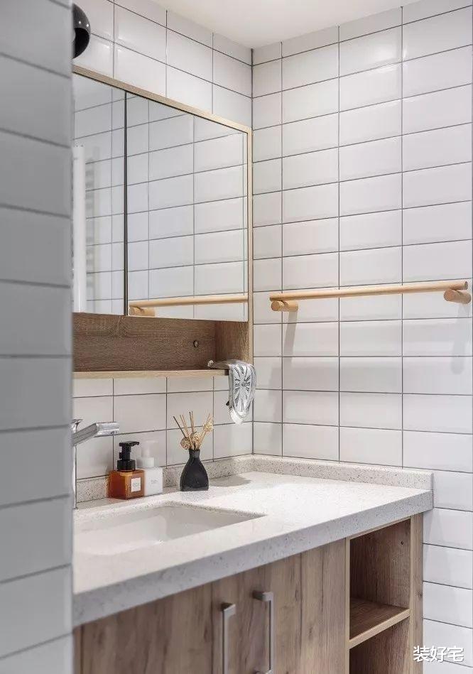 近千元的瓷砖，却被几十块钱的美缝剂毁了，真的好不值！