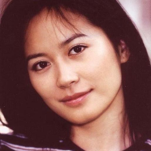 俞飞鸿|50岁的她依旧单身，被问“生理需要”时，她耿直回应让人害羞不已