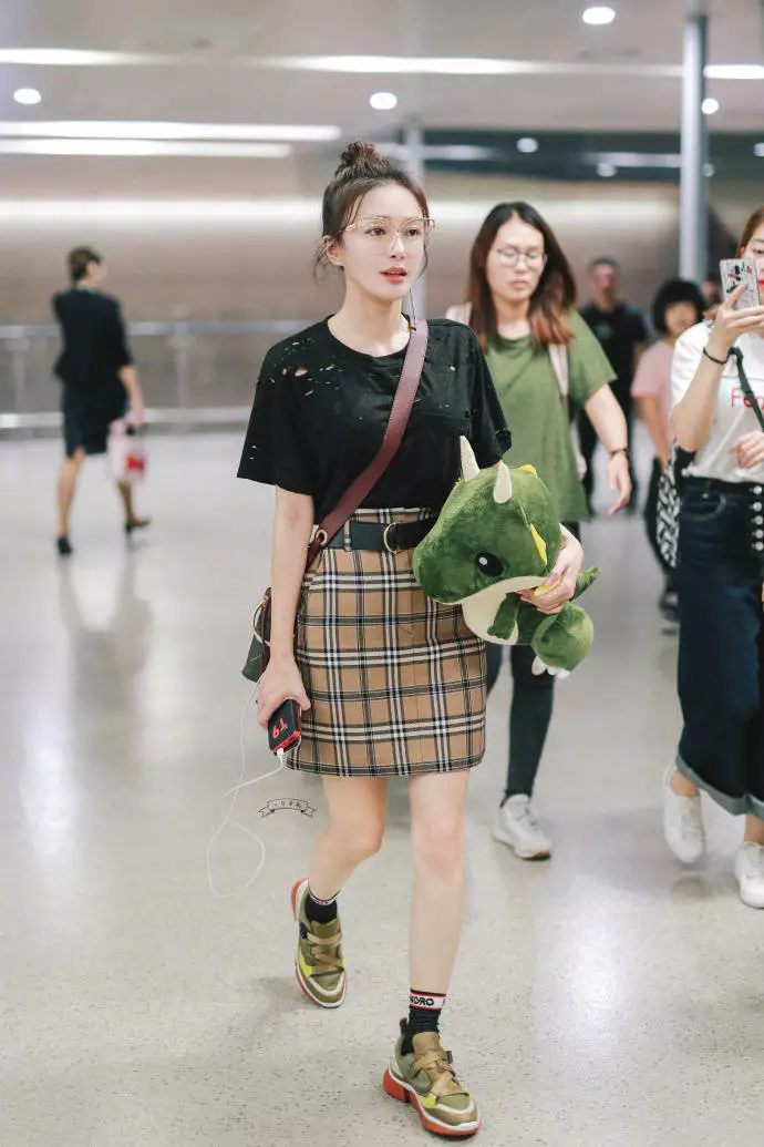 穿衣搭配|秦岚大谈“姐弟恋”，高段位的穿搭公式你GET了吗？