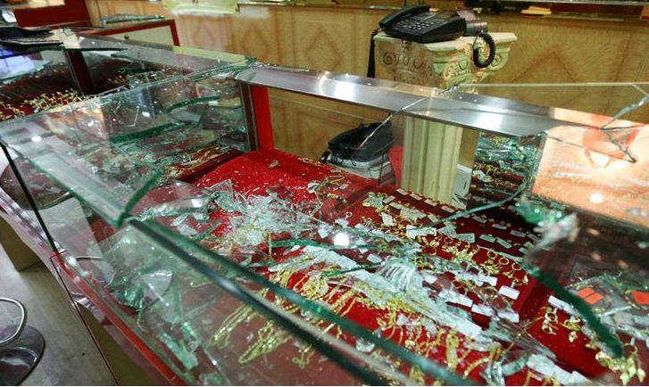 盖世汽车评 90年代的悍匪张君,持枪杀死、打伤近50人,被捕后立即枪毙