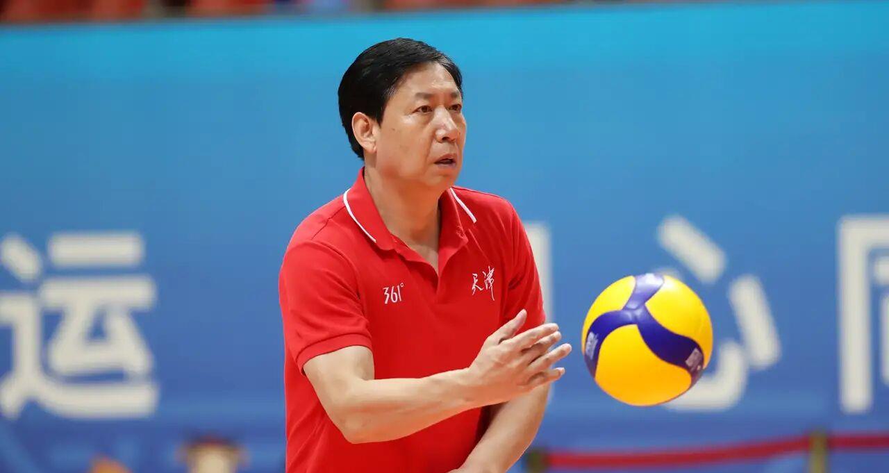 范上官|国家女排教练组：王宝泉任主教练，魏秋月、袁灵犀和于飞做助理