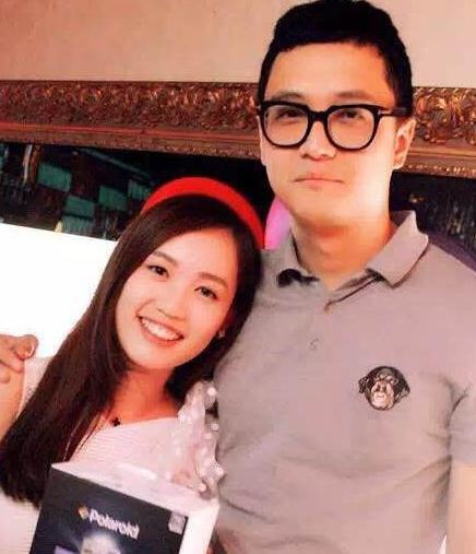 马蓉|一次节目中王宝强给马蓉打电话，马蓉上气不接下气的回复：我在忙着呢