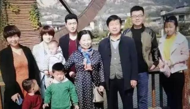 |田静换婆婆后反差太大，郭威名字引争议，杜新枝给女儿买30万的车