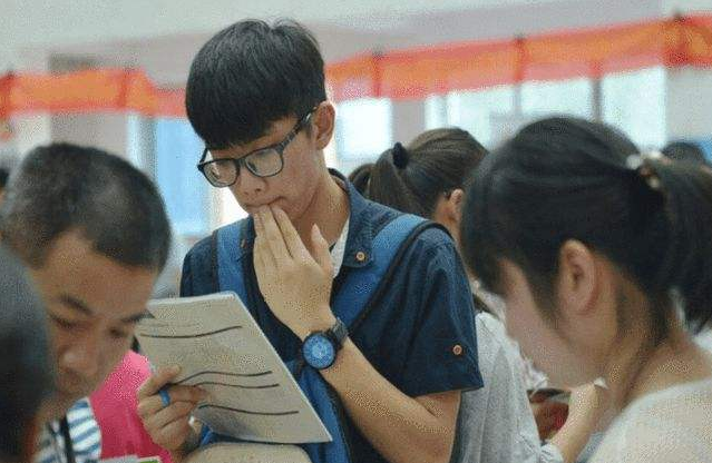 数学|中学生公认难背的文言文中，《出师表》垫底，《离骚》没排上榜首