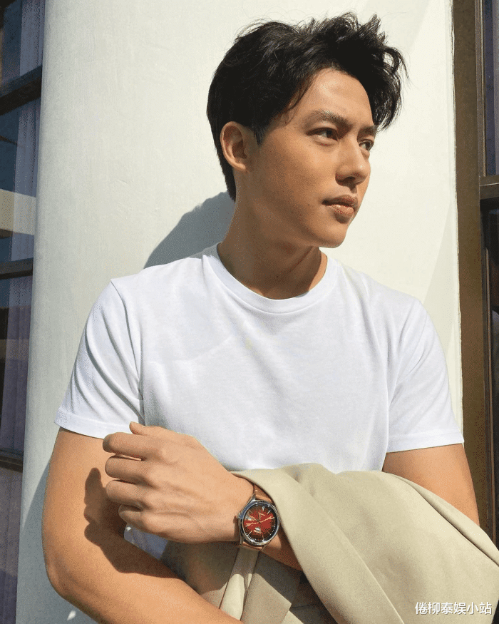 吴亦凡|明星真的不好当，新闻主播公开洒泪，泰星Aff、Mark评论翻车