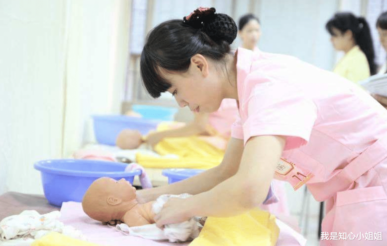 我是知心小姐姐 “刚好你嫂子是月嫂，让她伺候你”“没问题，亲情价8000”