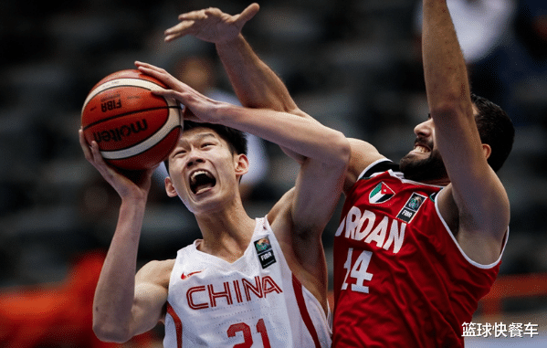 胡金秋|55投狂轰42分41板！胡金秋炸裂了 三人赛他简直就是超级大杀器