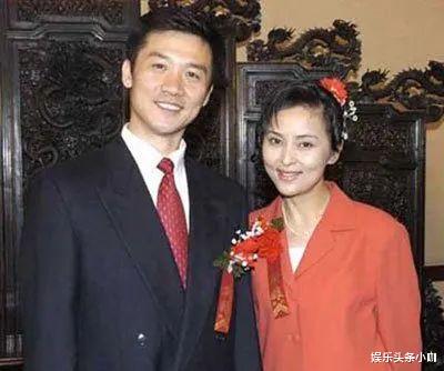 黄志忠|又一对崩了！恩爱夫妻玩完，他和同组女演员同居了！