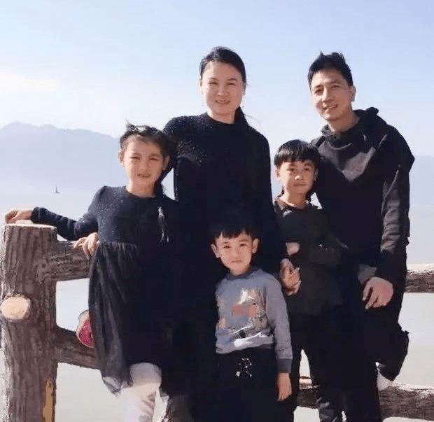 静静聊澸情|林生斌无法操作手机？宋祖德：洗剪吹朋友圈更新内容都是假的！