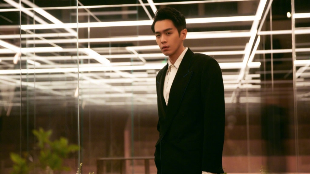 张若昀|张若昀正式起诉父亲张健，代签1.4亿合约，一分钱他都没有收