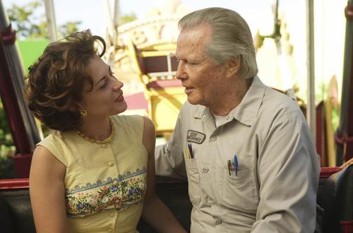 静欢情感 游乐场游乐车坠落，83岁老兵舍身救出小女孩