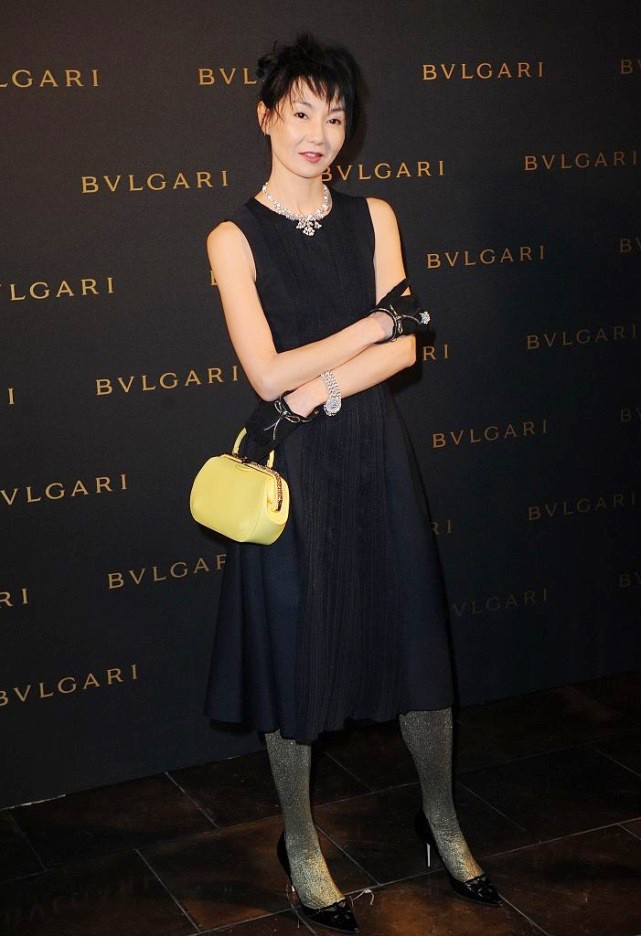 大表姐的时尚圈|张曼玉真“瘦过头”了，穿裙子差点都撑不起来，造型看着显老态