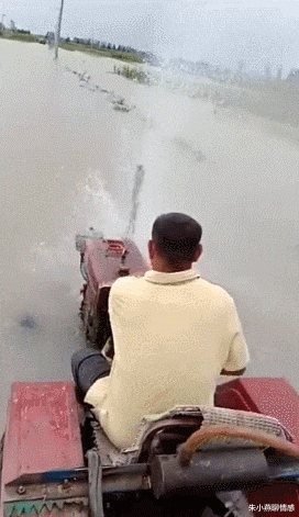 朱小燕聊情感|网恋女友发来夜跑自拍照说是纯素颜，我却被后面的焦点吸引了，真尴尬！哈哈哈