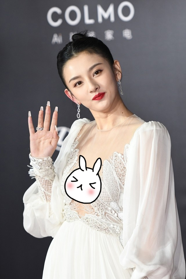 宋祖儿|宋祖儿真是长大了,穿的裙子太成熟,连明星都不一定敢穿