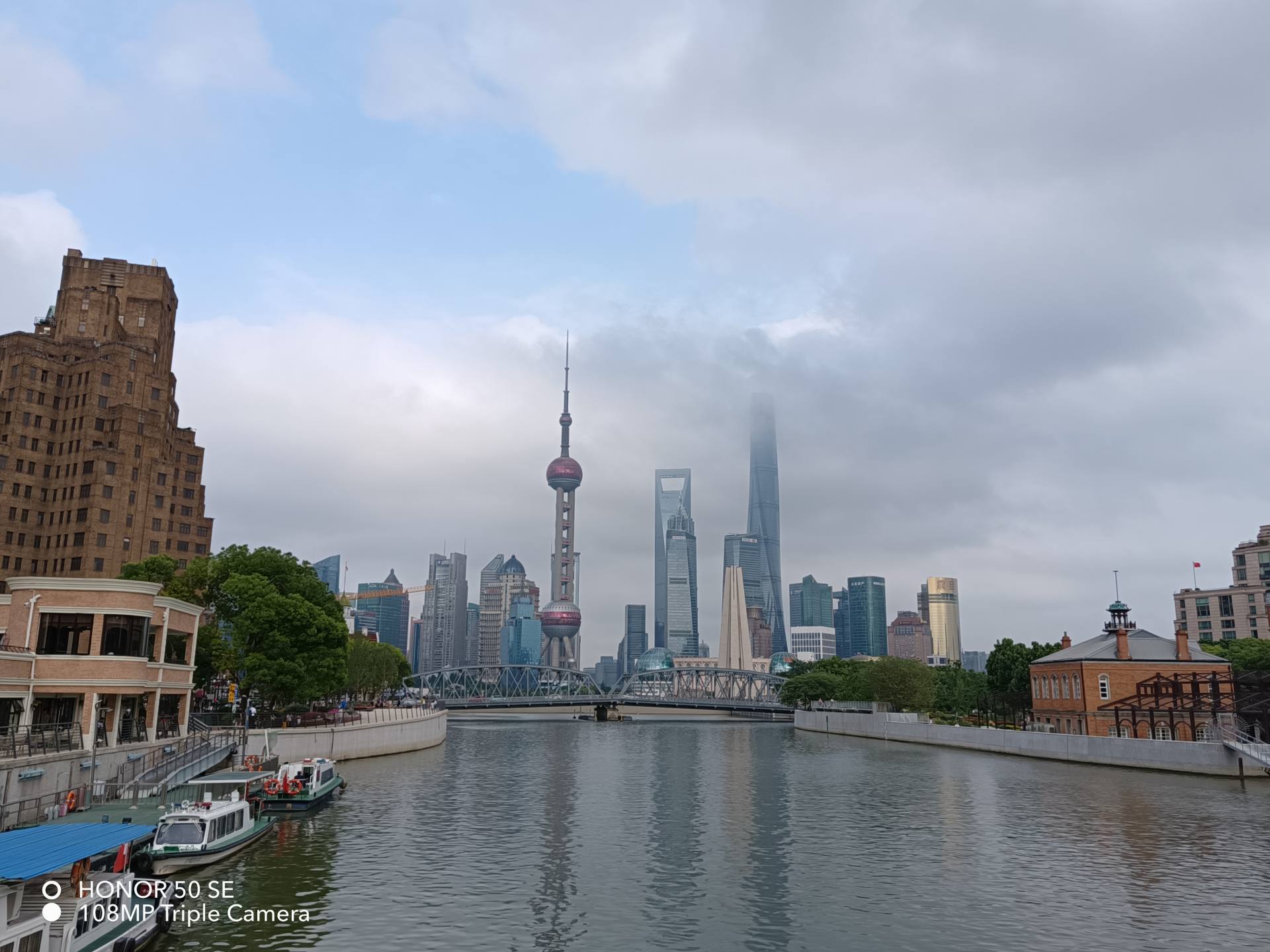 華為榮耀|榮耀歸來誠意之作！榮耀50SE測評：邊框最窄直屏手機，真香