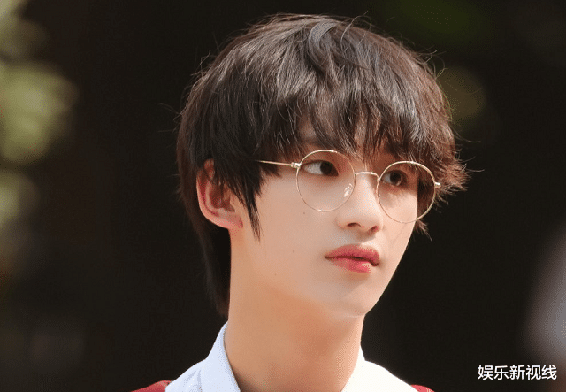 王一博|王一博铁饭碗被砸，高中文凭沦为嘉宾，明星身份终于要文凭