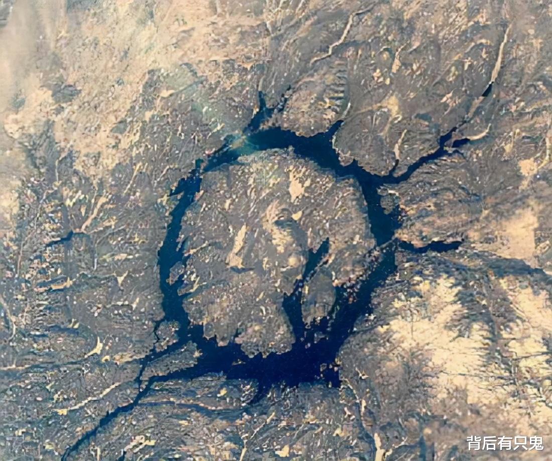 可供全球珠宝行业使用3000年的巨无霸“珀匹盖钻石坑”