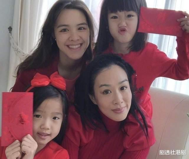 杨紫|又一星二代即将出道!顺利入围选美赛事8强,身材丰满五官立体