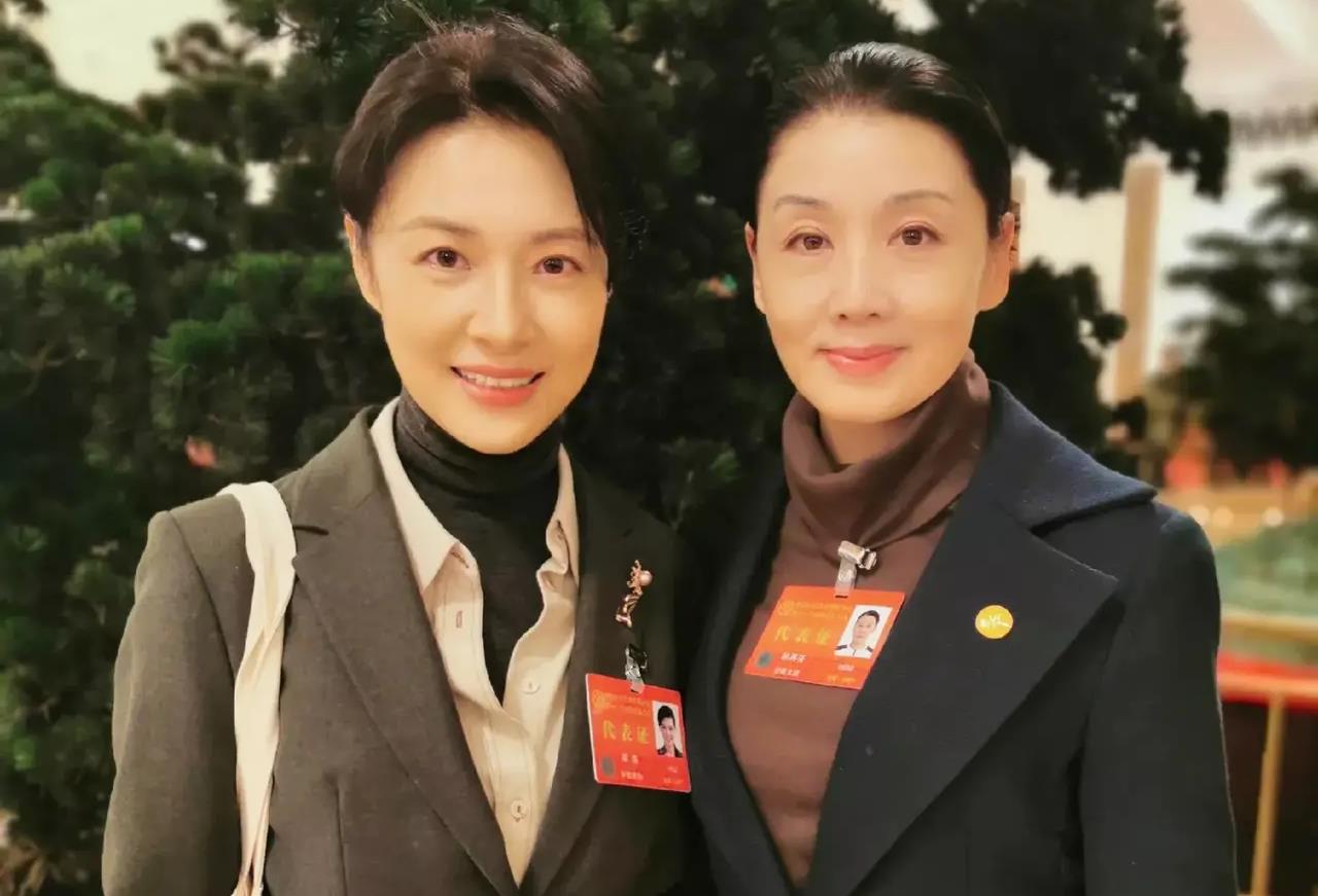 周涛|央视女人周涛，连换三套衣服，把一起参会的娱乐圈女人给秒啦