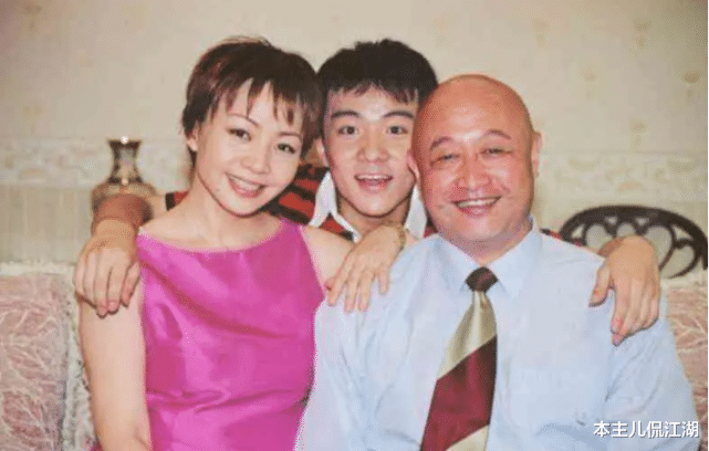 孟智超|8岁成名，14岁秃顶，植发挨300多针不后悔，还记得“三毛”孟启超吗