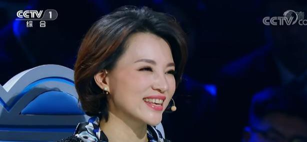 时尚风行派|央视主持新阵容曝光!邹韵有望成新央视一姐,穿西装好霸气稳赢龙洋