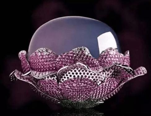 翡翠|世界价值连城的翡翠，绝代风华排名第3，却在一个民间收藏家手里！