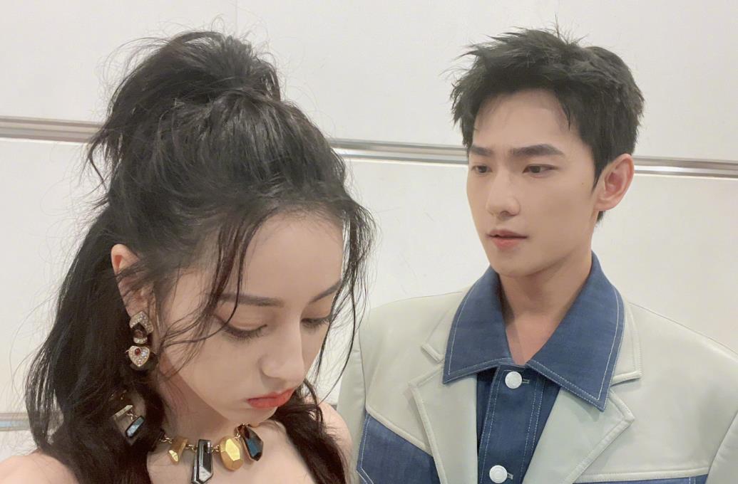 长脖子爸比说|你是我的荣耀:央媒太偏心,夸了四次杨洋,才夸一次热巴