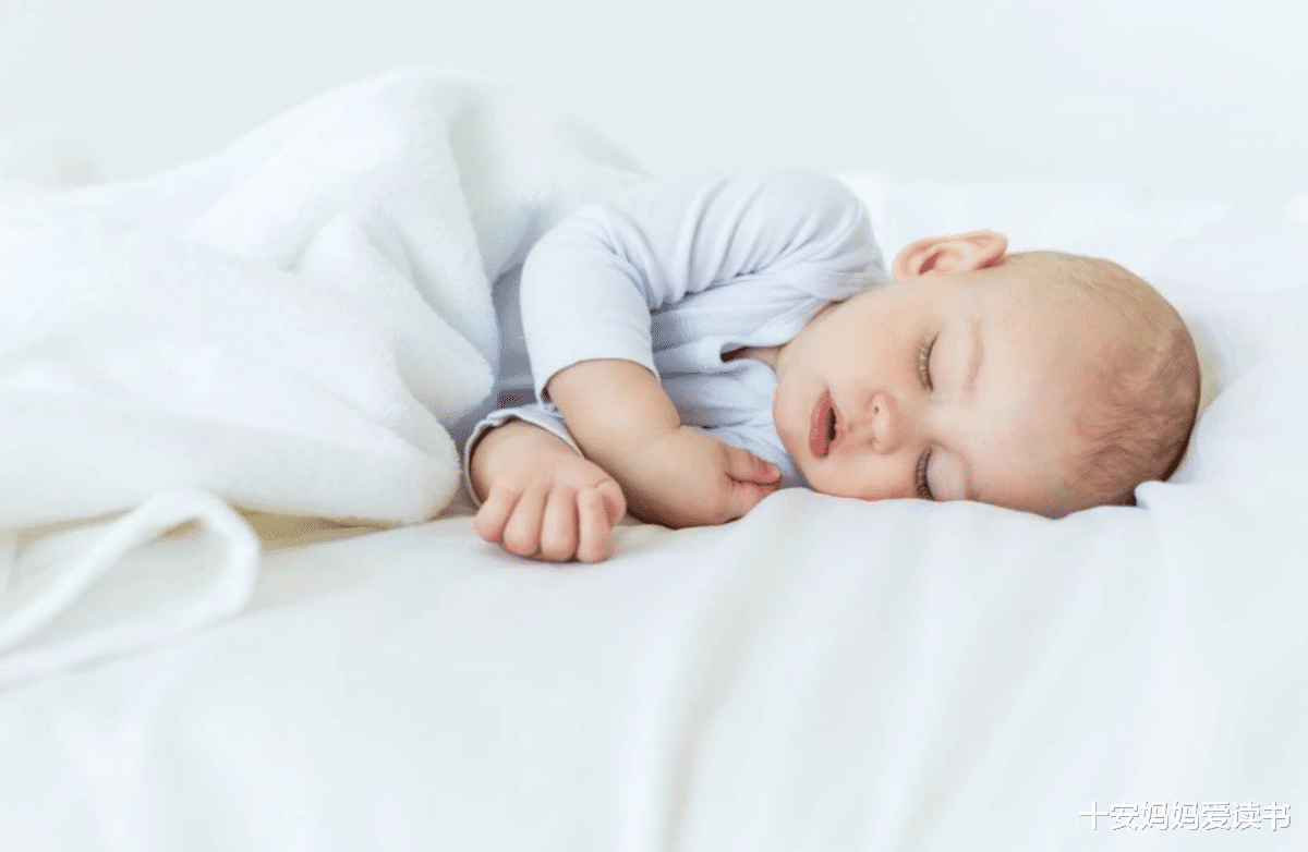 十安妈妈爱读书|婴幼儿睡觉“不老实”，并非是床小，而是孩子有自己的“想法”
