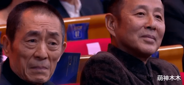 贾玲|金鸡奖众星台下反应太真实：贾玲难掩失落，张译紧张到闭眼抿嘴