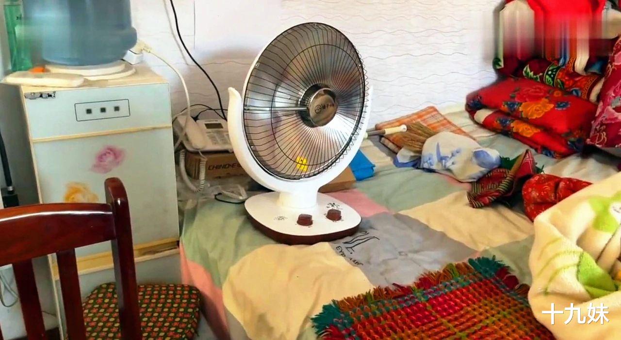 北方靠小太阳就能过冬?八旬老人天冷烧柴取暖,结果被封炕拆烟囱