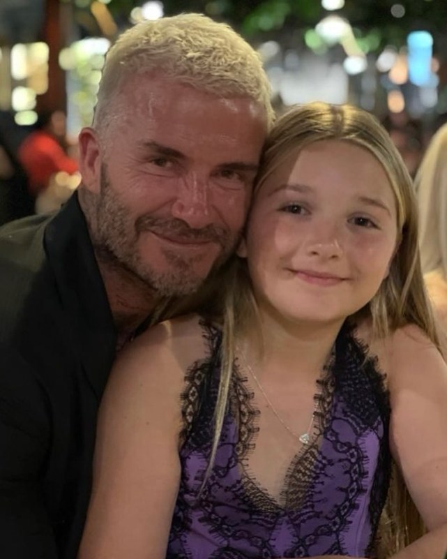 哈珀·贝克汉姆|贝克汉姆与女儿亲密同框，10岁小七身穿与妈妈同款晚礼服超时尚