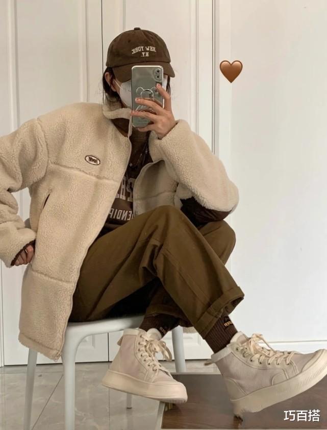 巧百搭 这个冬天来点不一样的吧！用加绒帆布鞋代替其他鞋子，保暖又新颖